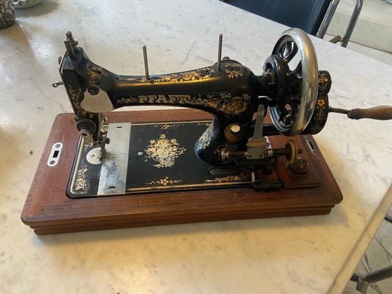 Pfaff Handnaaimachine – Decoratieve objecten, Cast Iron, Metal (photo 2 of 5)