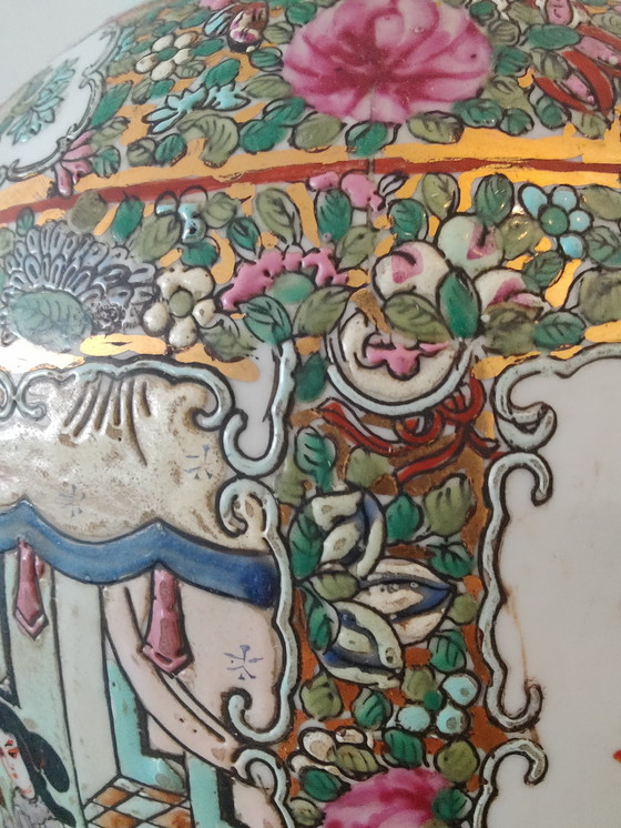 Image 1 of Chinese Republic-era vase (1915–1935) – Guangxu mark – Hzü enamel – Hand-painted Famille Rose – Art Deco