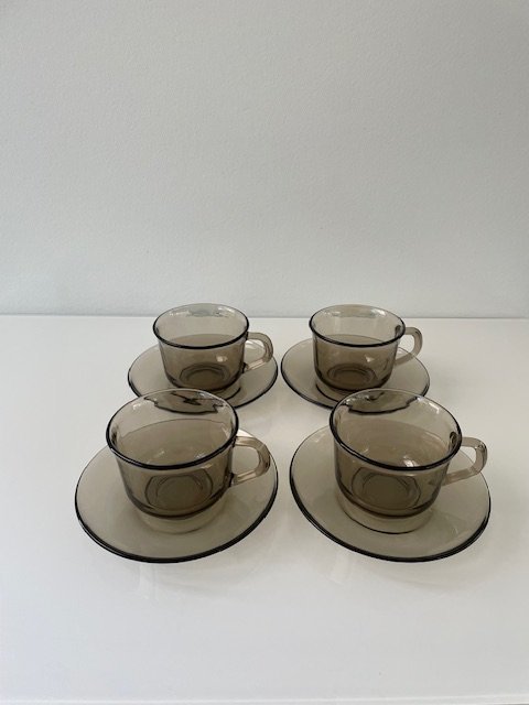 Image 1 of Set di 4 tazze e piattini vintage Arcoroc | Francia anni &#39;70 | 150 ml