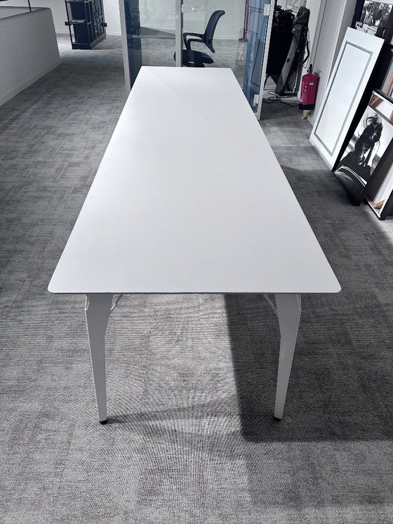 Image 1 of Gecementeerde TOOON. tafel