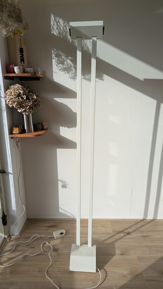 Image 1 of Philips sculpturale vloerlamp met dimmer uit de jaren 80, postmodernistisch van aard.