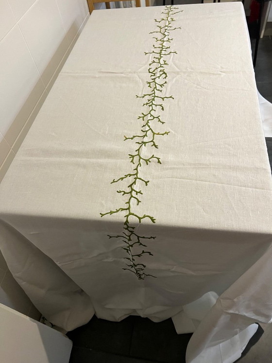 Image 1 of Tovaglia e 22 tovaglioli ricamati