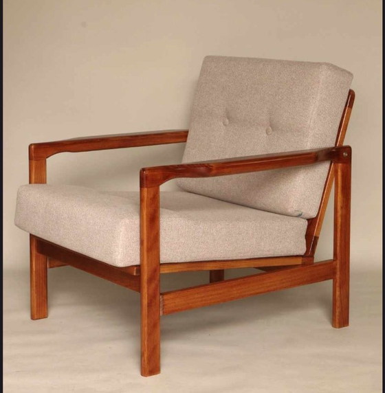 Image 1 of Poltrona vintage con rivestimento beige, design scandinavo.