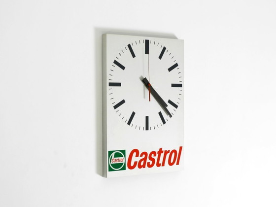 Image 1 of Grote originele Castrol reclamewerkplaatsklok uit de jaren 80 met origineel batterijmechanisme.