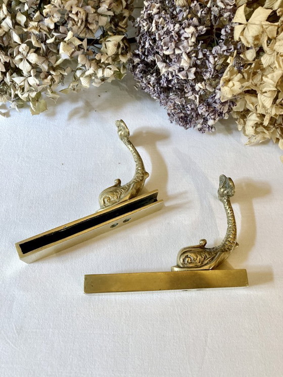 Image 1 of Messing muurbeugels voor een badkamerplank, circa 1950.