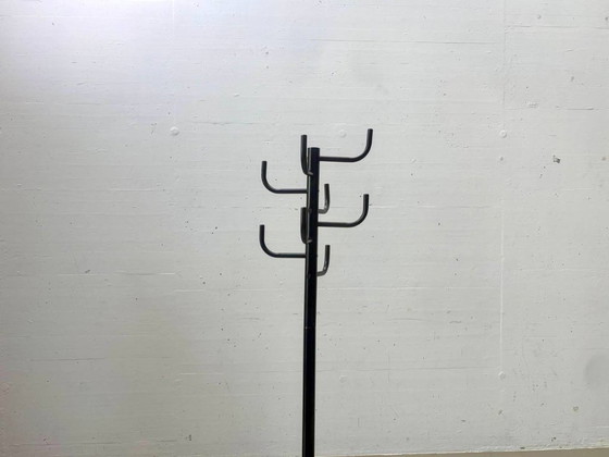 Perchero posmoderno de tubo de acero negro, años 90 – Metal, Vintage (photo 2 of 13)