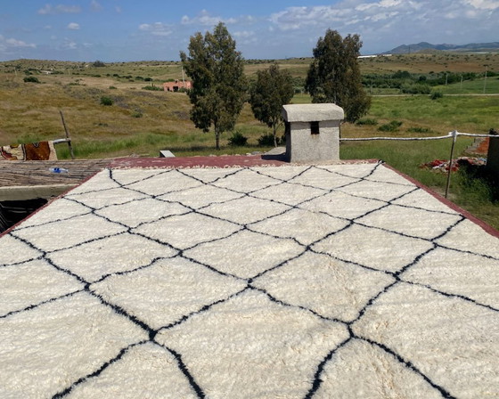 Image 1 of Extra Large Vintage Beni Ourain Rug 426x344 cm – Authentic Moroccan Wool Rug – Ivory Black Diamond Pattern – Oversized Boho Luxe