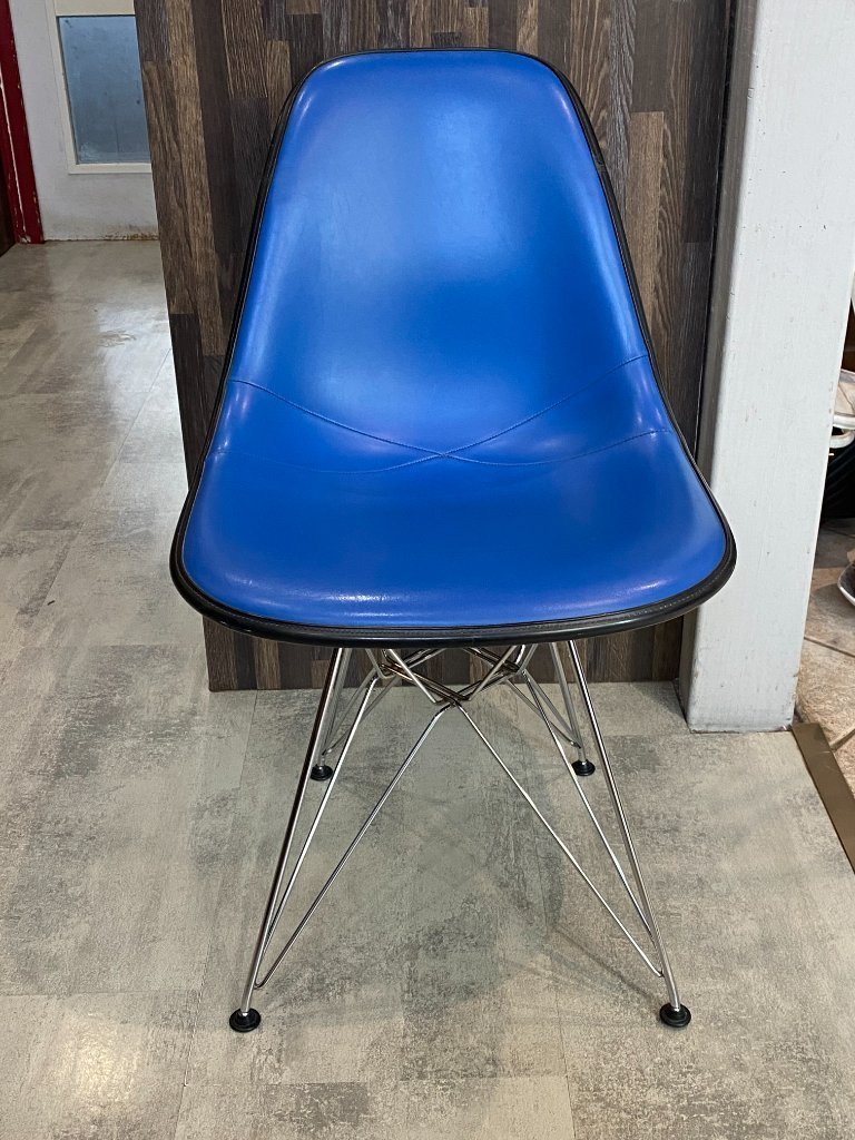 Vintage Eames Herman Miller blue vinyl and fiberglass chair (50s