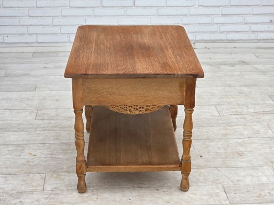 Anni '70, Tavolino scandinavo con cassetti, legno massello di rovere, rattan. – Tavolini (photo 8 of 21)