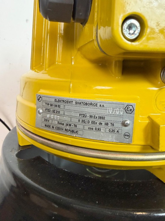 Image 1 of Lampada antideflagrante industriale gialla con paralume smaltato nero, anni '90