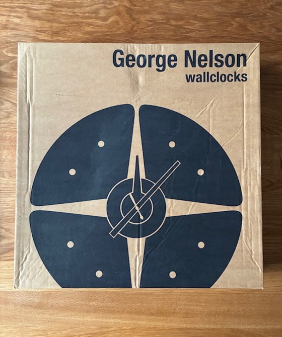 Image 1 of Horloge à pétales Vitra édition limitée