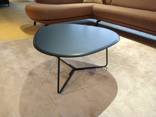 Pode Tripod coffee table