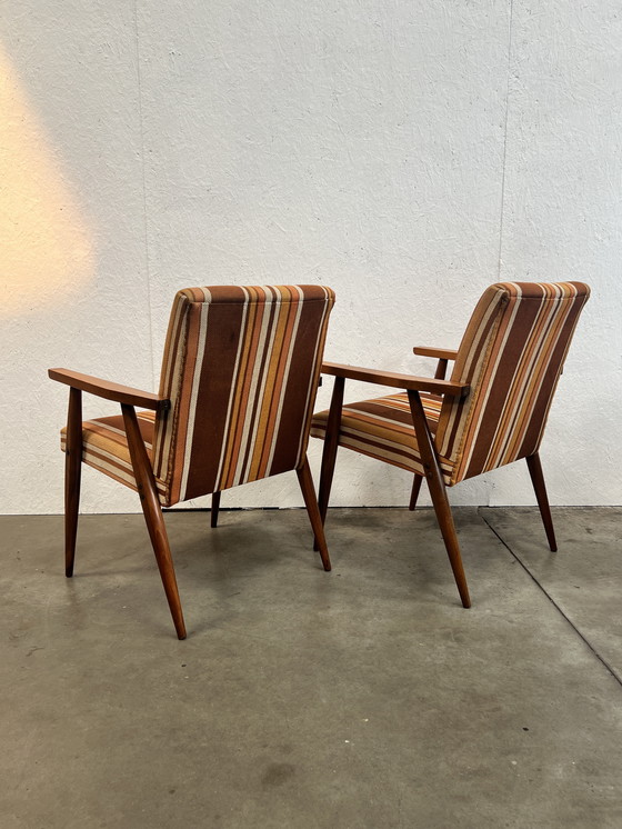 Image 1 of Deux fauteuils vintage en bois avec tissu rayé, 1970