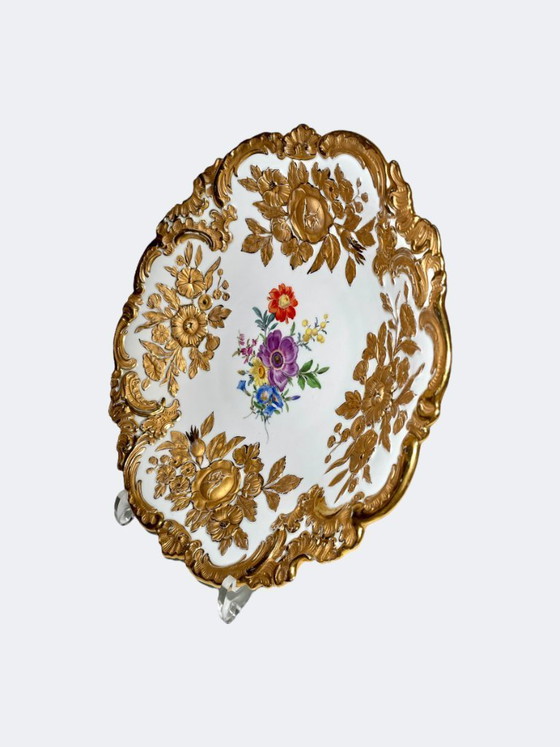 Image 1 of Vintage Meissen porseleinen bord met bloemmotief en verguldsel - Duits Leuteritz E.A. porseleinen tafelstuk in rococostijl