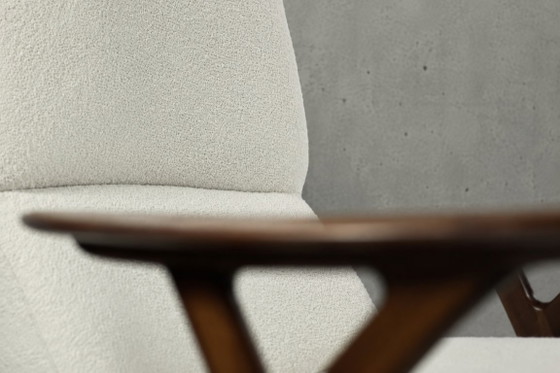 Image 1 of Poltrona alta vintage in teak e tessuto bouclé bianco, stile moderno norvegese di metà secolo, anni '60.