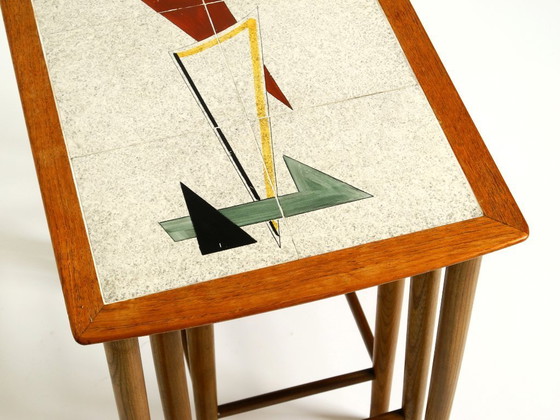 Image 1 of Originale set di 3 tavolini da nido in teak del Mid Century Modern con superfici in formica colorata