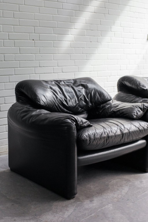 Poltrone Maralunga in pelle nera di Vico Magistretti per Cassina, 1973