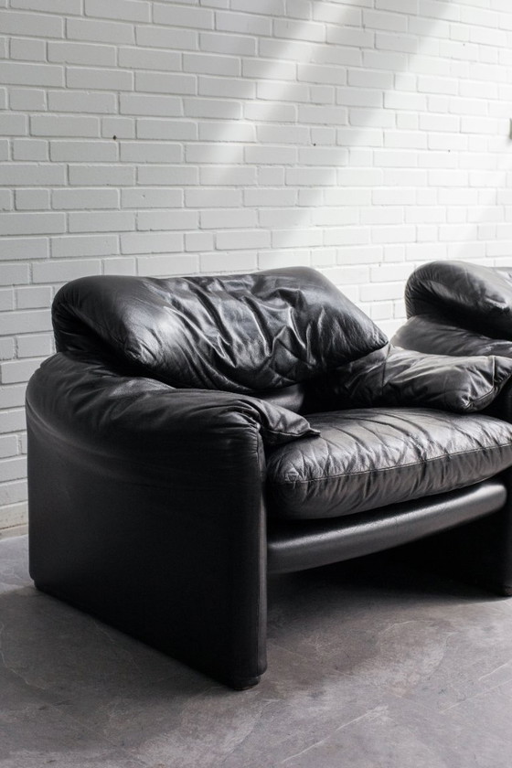 Image 1 of Poltrone Maralunga in pelle nera di Vico Magistretti per Cassina, 1973