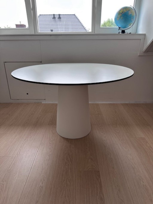 moooi container table 120 design by Marcel Wanders