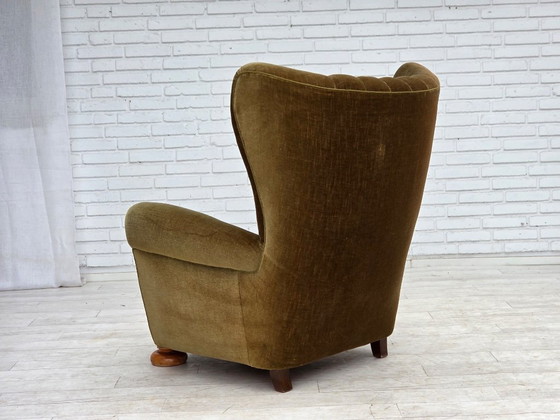 Image 1 of Deense relaxfauteuil met hoge rugleuning uit de jaren 60, bekleed met groen meubelvelours.