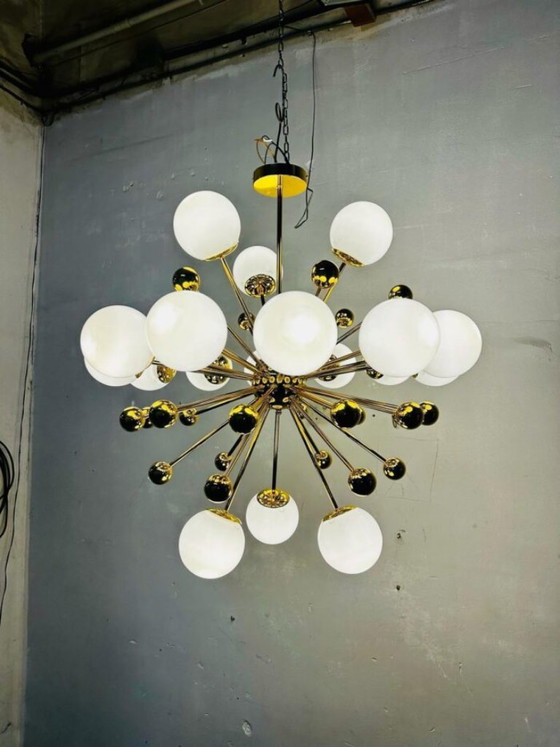Lampadario Sputnik anni '70, Metallo, Vetro, Dorato, Mid Century Modern (foto 3 di 7)