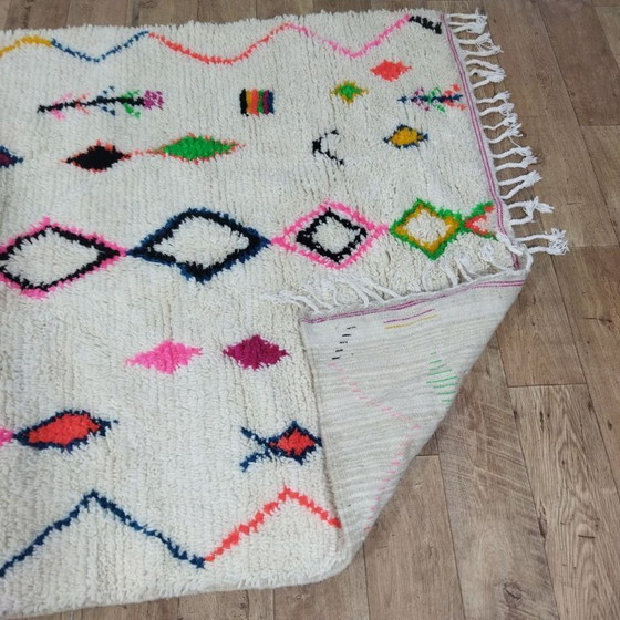 Image 1 of Marokkanischer Berber-Azilal-Teppich – 236 x 146 cm – Naturwolle – Farbenfrohes geometrisches Muster