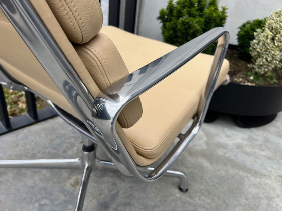 Vitra Eames EA216 Lederen Fauteuil – Leather, Metal (photo 6 of 12)