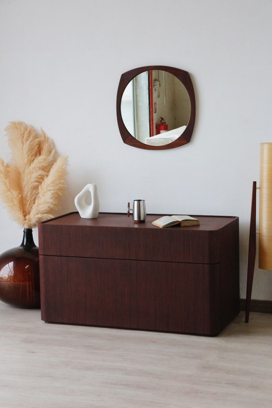 Image 1 of Vintage Italiaanse ladekast van wengéhout – ontwerp uit de jaren 70/80