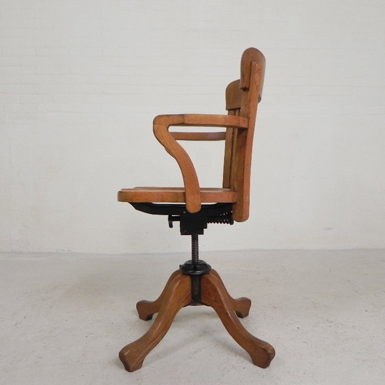 Silla de oficina de roble con sistema de muelles ajustable y regulación de altura, década de 1950. (photo 16 of 35)