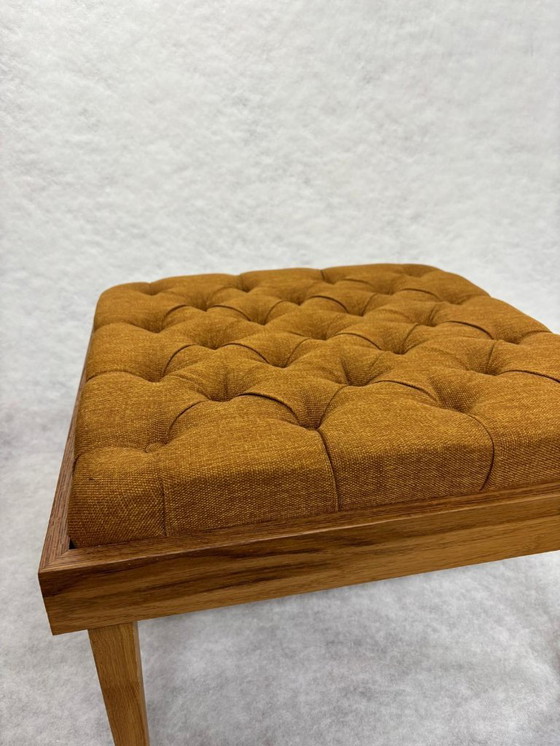 Image 1 of Unieke eikenhouten poef met donkerbruin patroon | Inclusief 2 inlegpoefjes (capiton & patchwork)