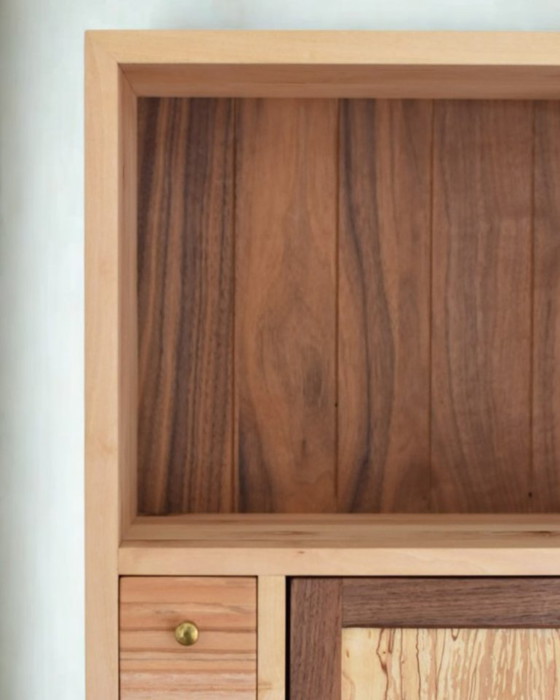 Image 1 of Armadio a muro in legno massiccio