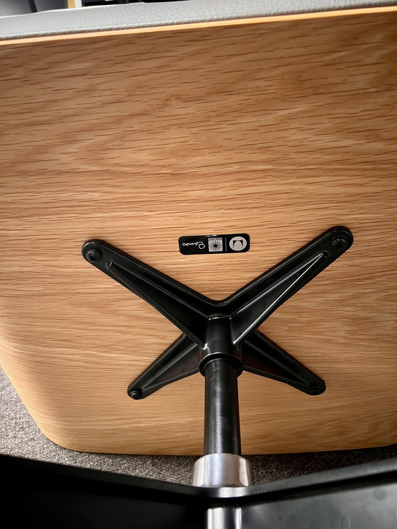 Image 1 of Poltrona e poggiapiedi Herman Miller Eames