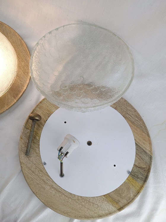 Image 1 of Set van twee vintage Murano glazen wandlampen met achterplaten van exotisch hout uit de jaren 60.