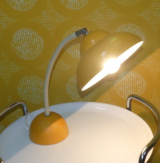 Image 1 of TEMDE Tipo 21 Lampada da tavolo anni '60 Lampada da tavolo gialla a collo di cigno