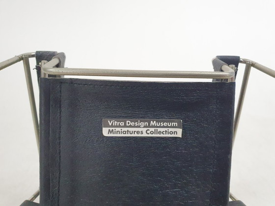 Image 1 of Collection Vitra Miniature : Fauteuil lounge « Wassily » de Marcel Breuer