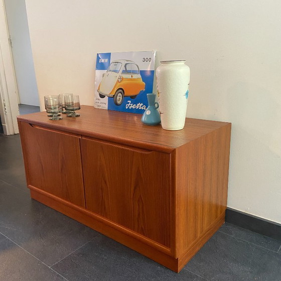 Image 1 of Alter dänischer TV-Schrank/ niedriges Sideboard von Dyrlund