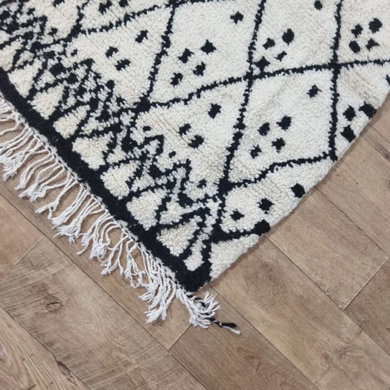 Image 1 of Authentiek Marokkaans Beni Ourain-tapijt 250 x 140 cm – Handgemaakt Berber wollen tapijt