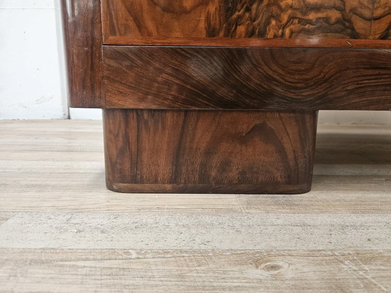 Image 1 of Commode Art Déco des années 1940 en loupe de noyer avec plateau en verre noir