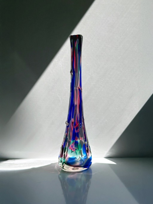 Mondgeblazen Murano bloemenvaas glas met gekleurde spikkels Handgemaakte Mid Century vaas 1970 Blauw Veenbes Groen Helder
