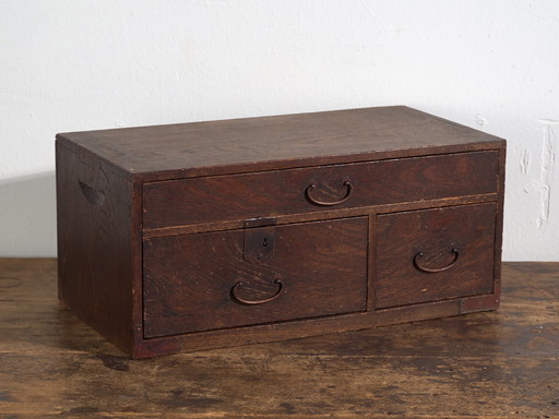 Cajonera de Escritorio Japonesa Antigua con Tres Cajones – Período Meiji / Taishō (aprox. )