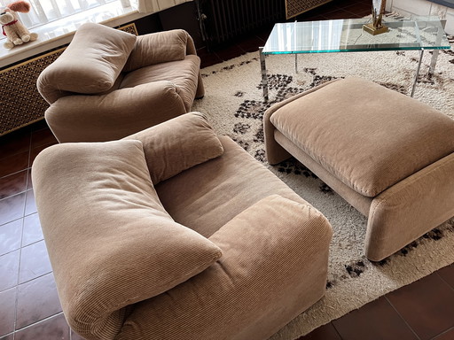 2x Vintage Cassina Maralunga Éenzits And 1x Footstool