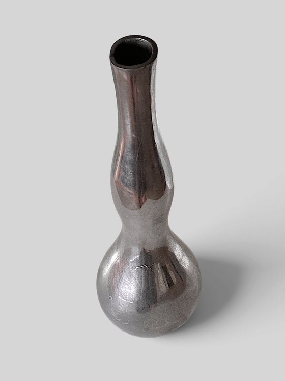 Vase bouton en métal argenté vintage – Aluminium (photo 3 of 8)