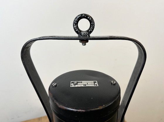 Image 1 of Faretto industriale in smalto nero con copertura in vetro convesso, anni '60