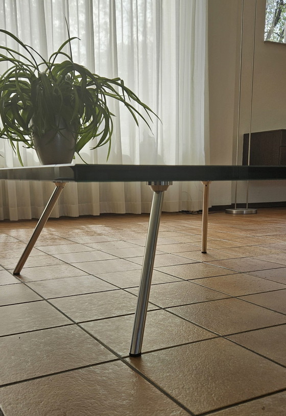 Image 1 of Table basse carrée en verre de la collection Maupertuus