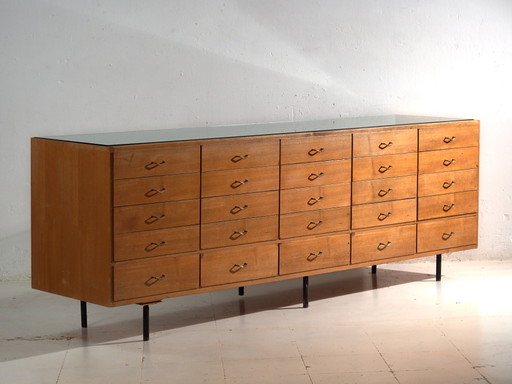 Commode de comptoir vintage à vingt tiroirs – Europe centrale, circa 1950
