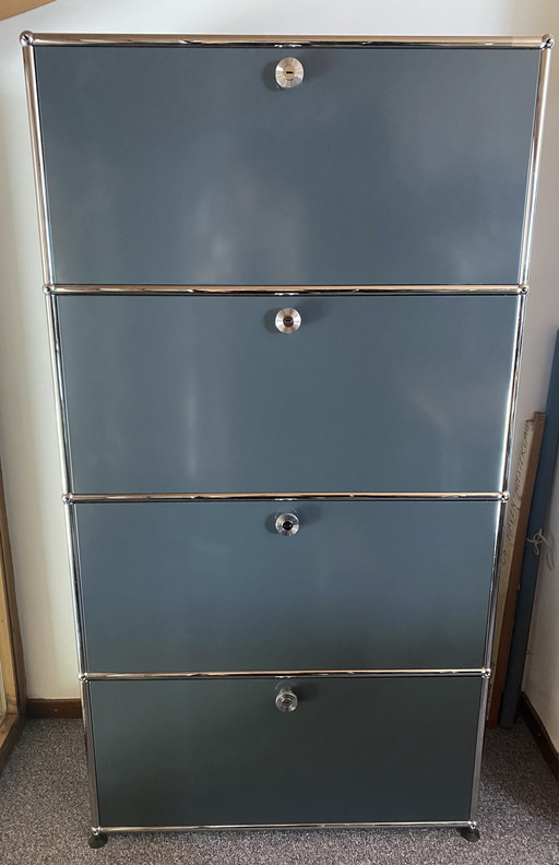 Armario modular USM Haller con puertas batientes color antracita