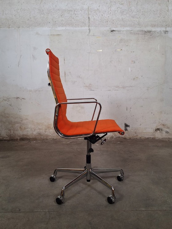 Image 1 of Vitra EA 119 fleischfarbenes Orange auf Rollen