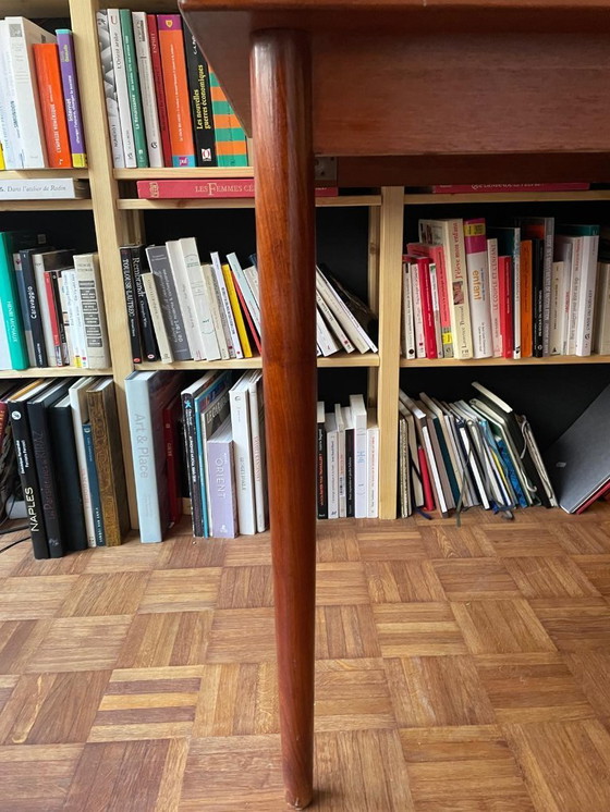 Image 1 of Scrivania di design danese in legno di teak, anni '60, due cassetti