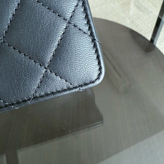 Image 1 of Sac Chanel Mini Flap Chic en agneau perlé noir, finitions dorées, série 28