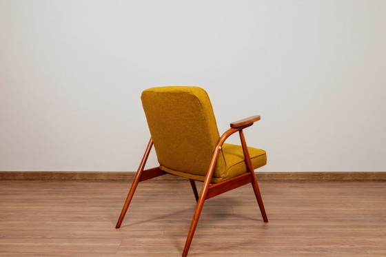 Image 1 of Set Mid-Century-Sessel, ockergelbe Wolle, gedrechselte Beine, 1960er Jahre